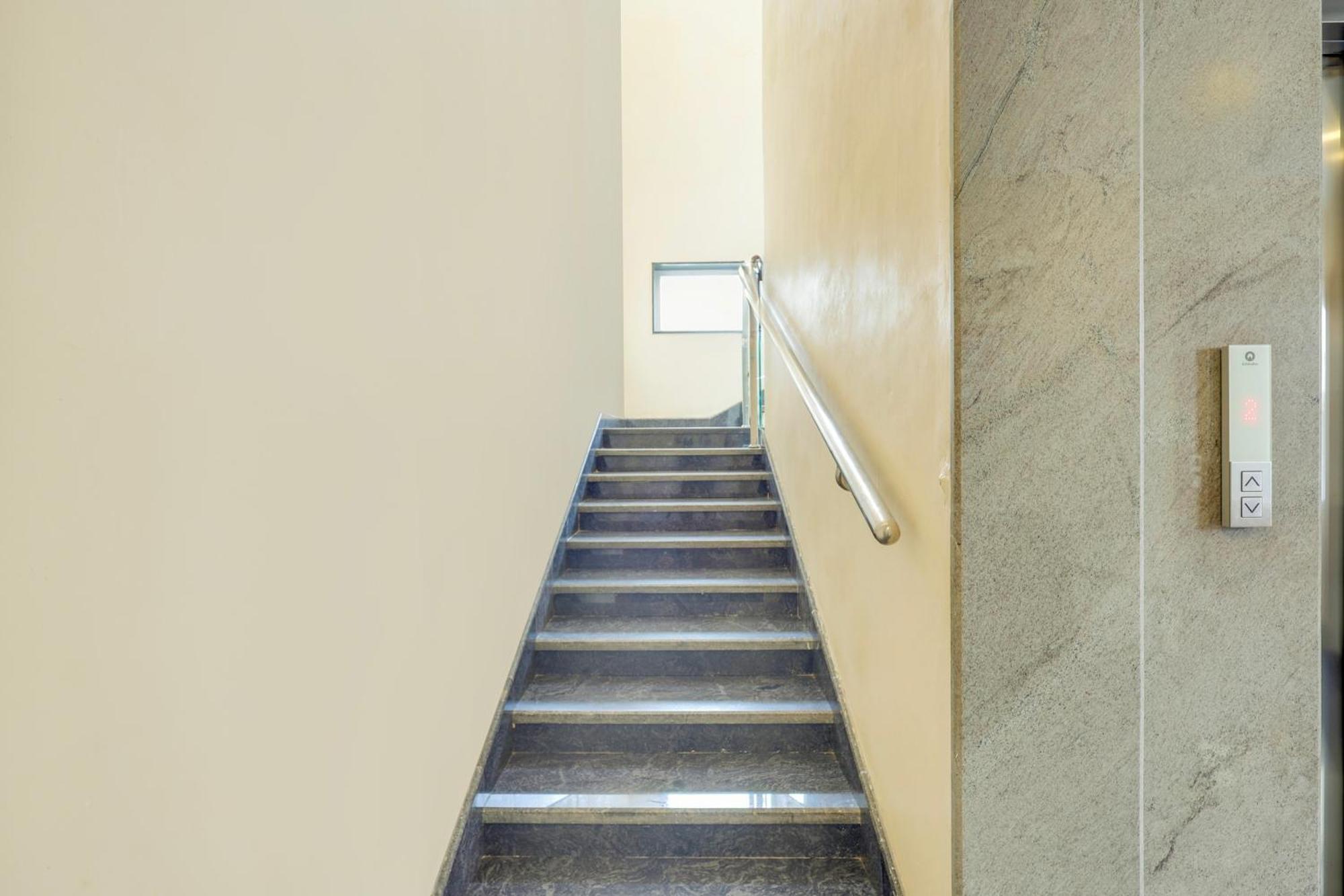 Super Townhouse Visakhapatnam Hotel Exterior foto